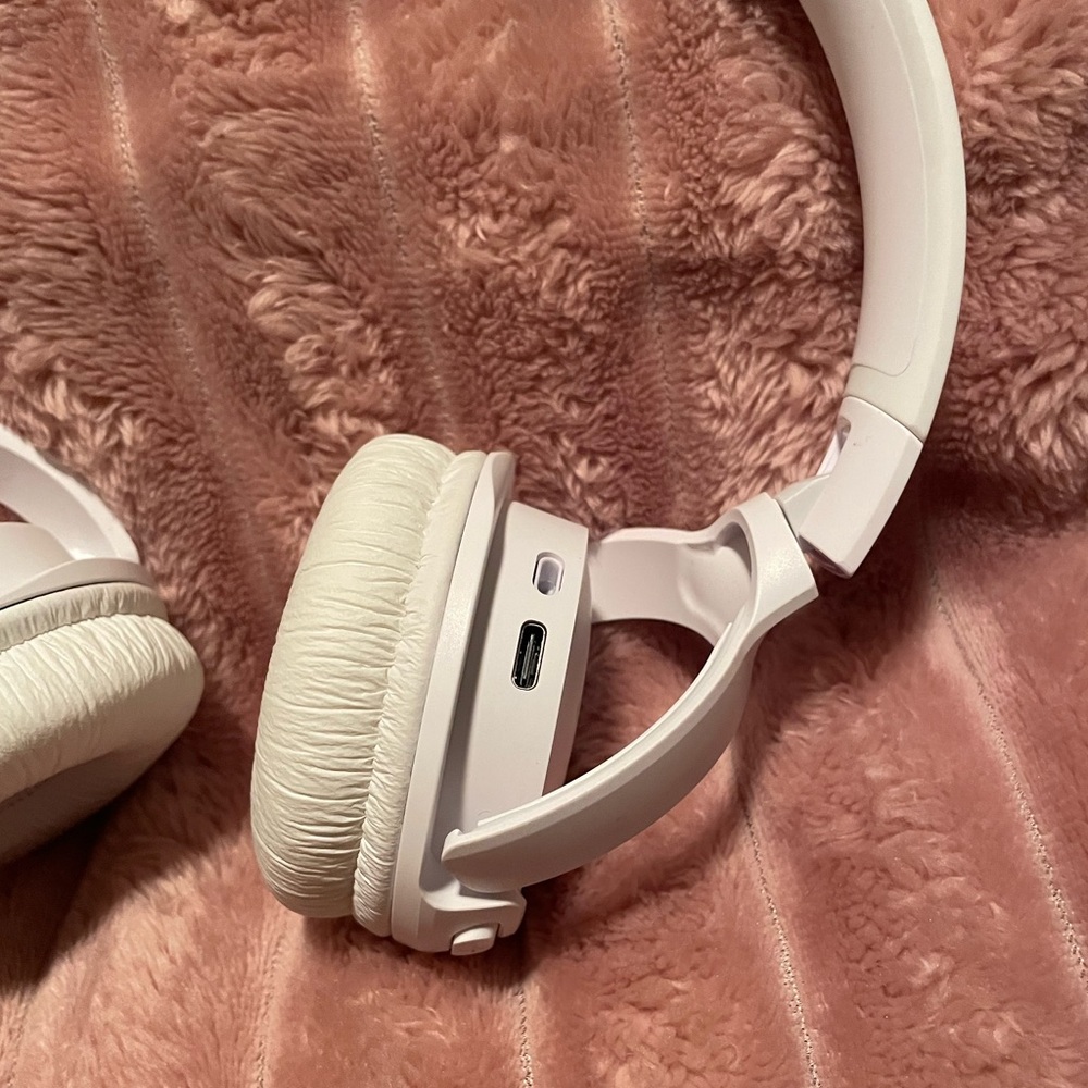 JBL Headphones - Picture 2 of 4